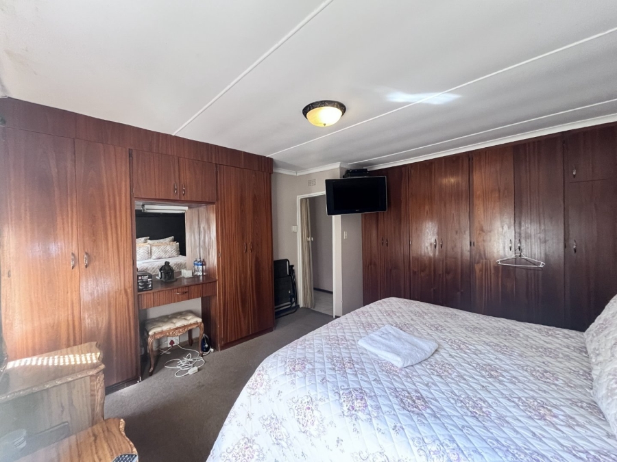 4 Bedroom Property for Sale in Pellissier Free State